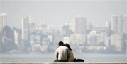 couplesitseafrontmumbaiindia.jpg